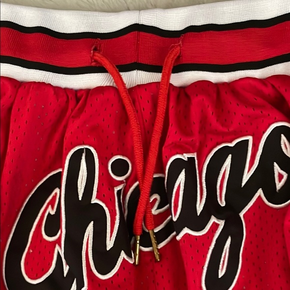 Official Chicago Bulls Just Don Red Basketball NBA Shorts 1997-98 - Picture 8 of 9